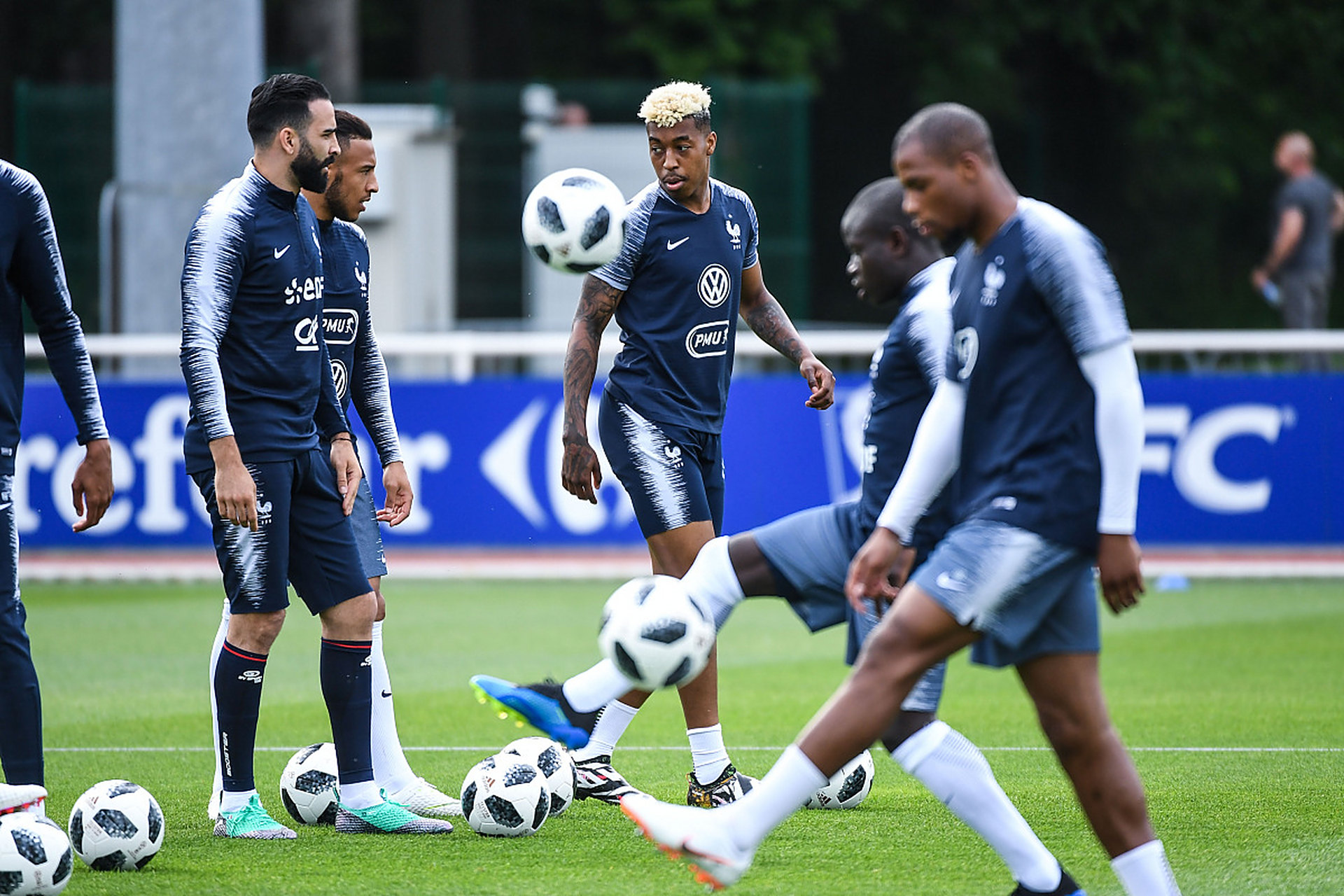 罗马先失一球,连入三球逆转取胜 罗马先失一球,连入三球逆转取胜