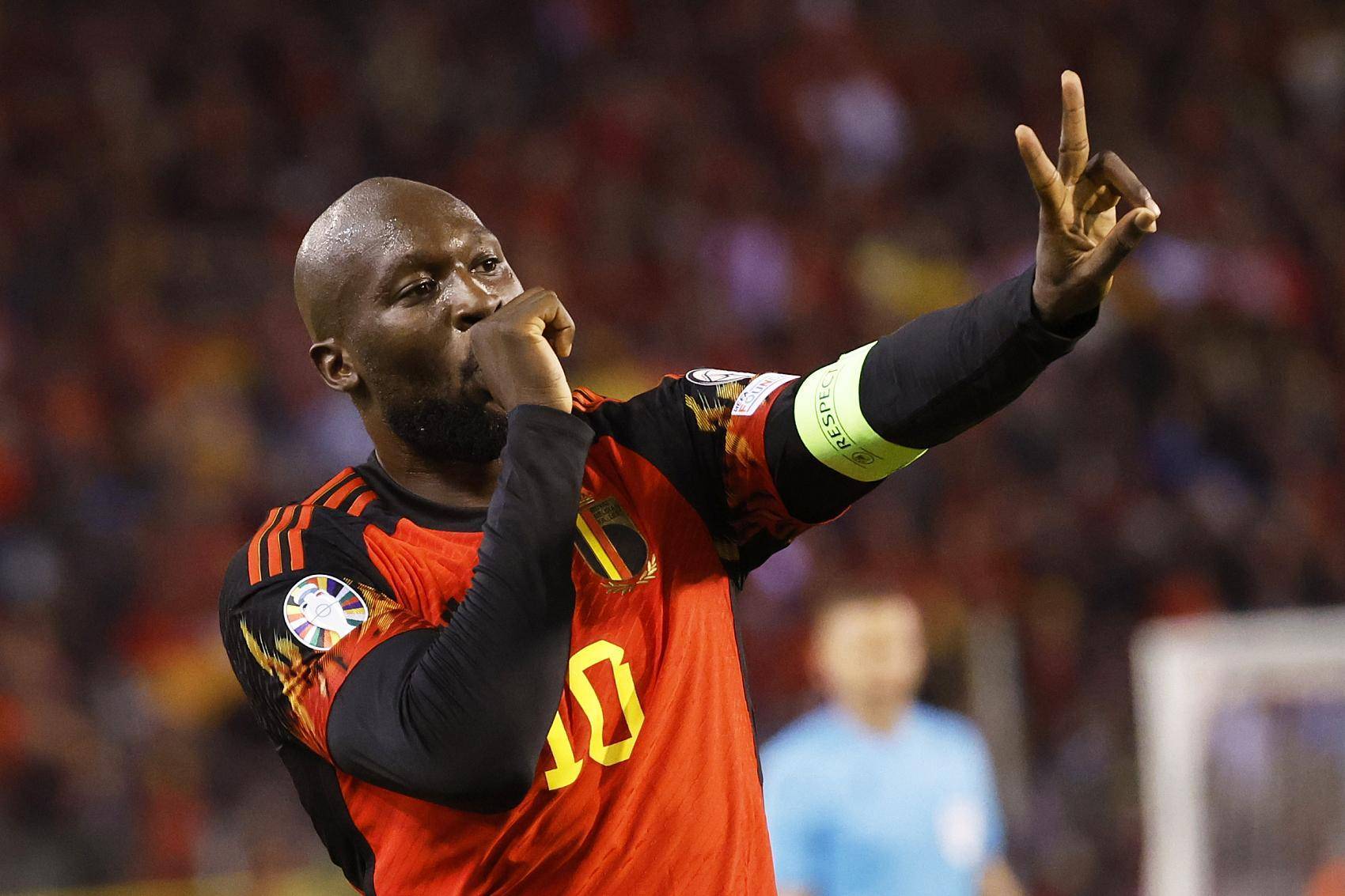 紧张激烈!欧预赛比赛举世瞩目 紧张激烈!欧预赛比赛举世瞩目