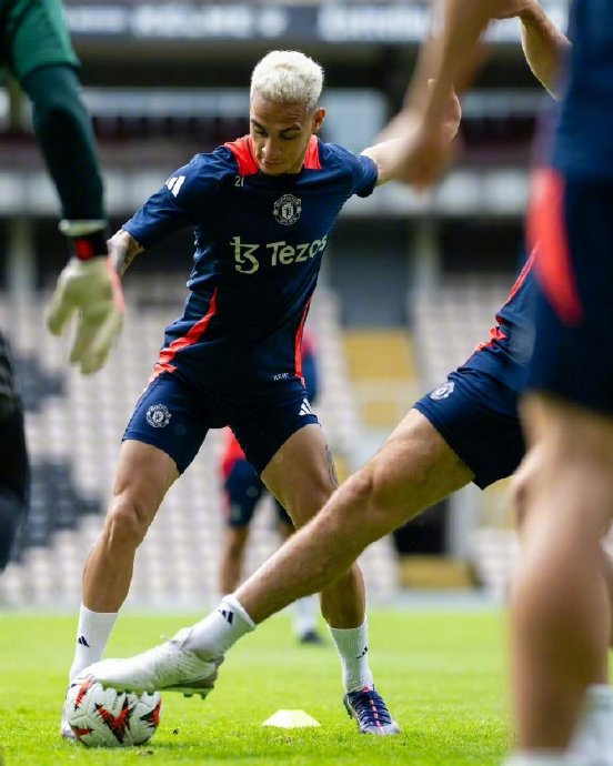 包含阿斯顿维拉遭遇曼联绝杀,积分领先不保的词条 包含阿斯顿维拉遭遇曼联绝杀,积分领先不保的词条