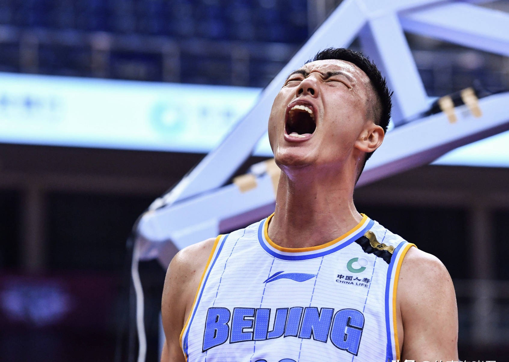 北京男篮在比赛中表现出顽强的拼搏精神的简单介绍 北京男篮在比赛中表现出顽强的拼搏精神的简单介绍