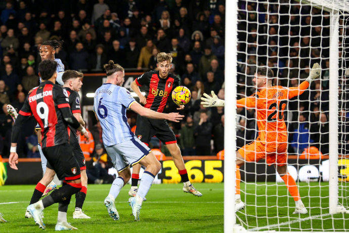 华体会教练-热刺主场遭遇伯恩茅斯绝平，球迷欢呼雀跃的简单介绍