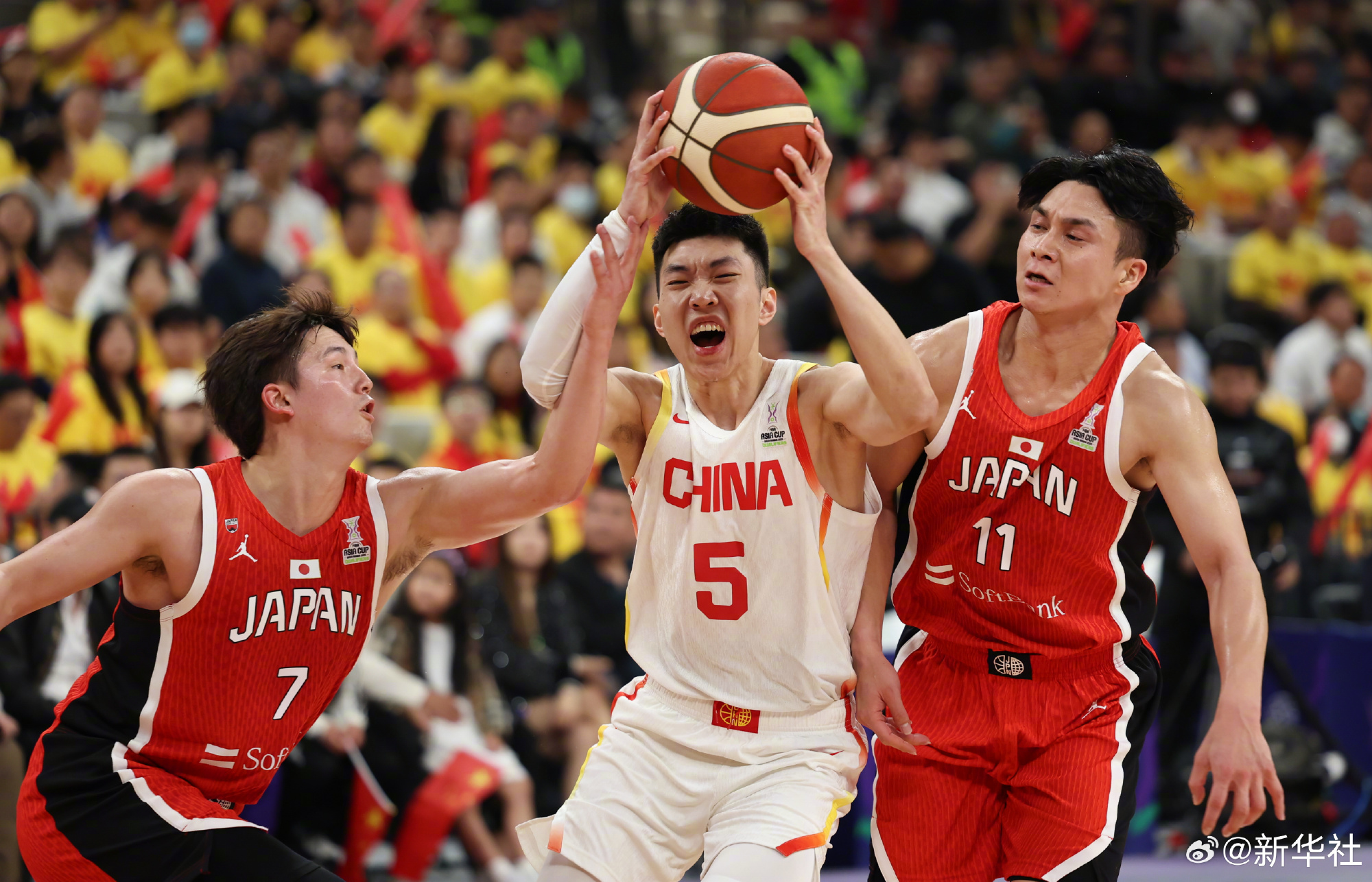 亚洲杯决赛现场气氛热烈不减的简单介绍