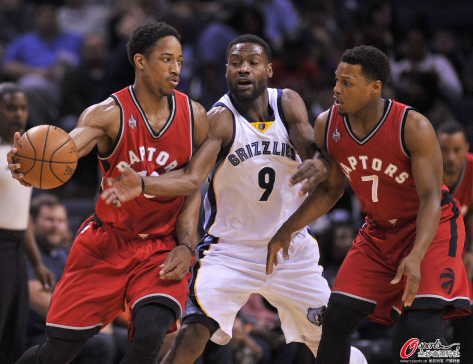 猛龙大胜灰熊,保持不败主场 猛龙大胜灰熊,保持不败主场